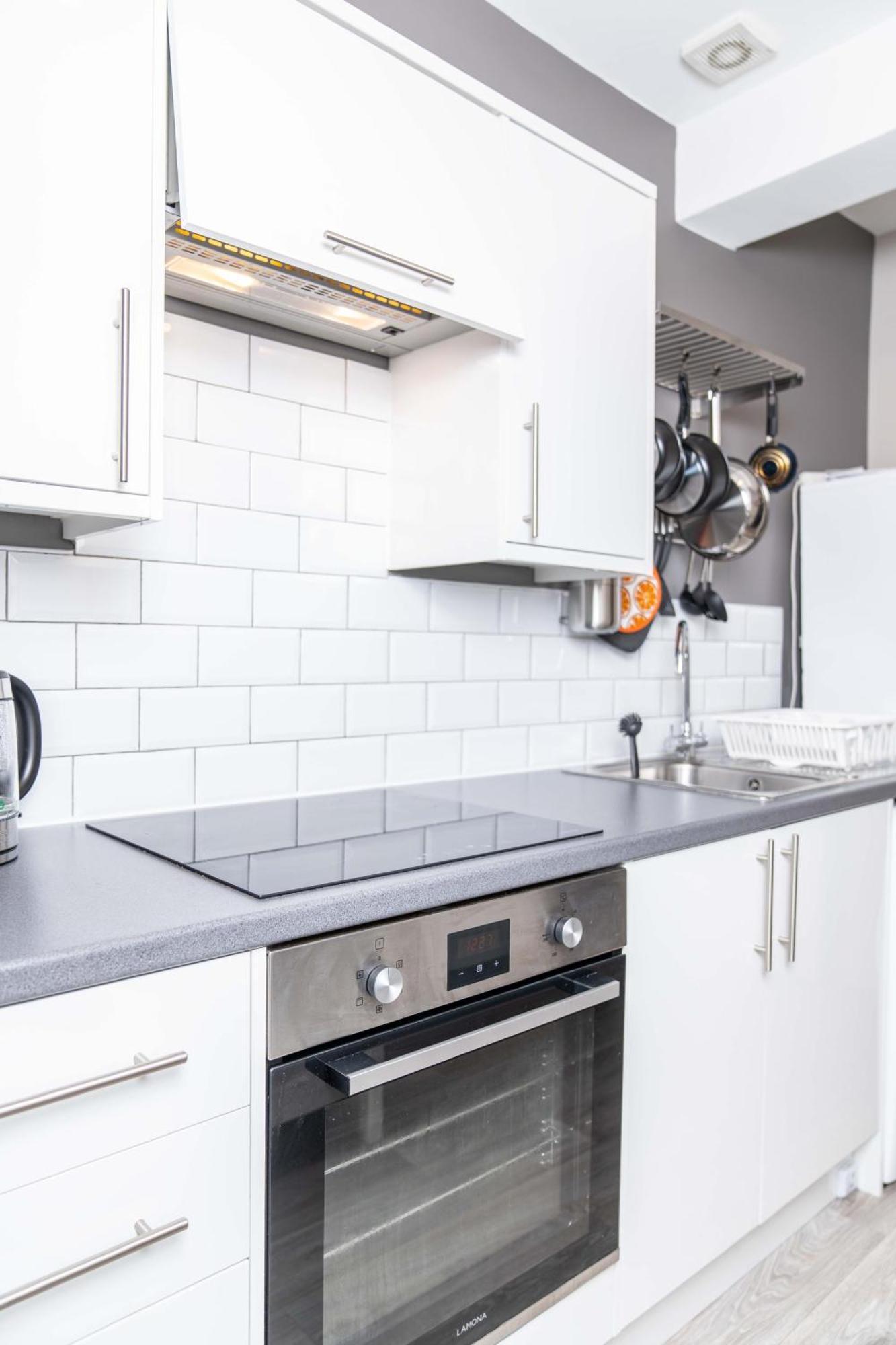 טוקסברי The Exchange Apartments With Permit Parking מראה חיצוני תמונה